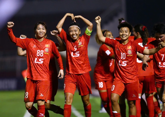 Huỳnh Như mở tỉ số nhưng chỉ hơn 20 phút phải rời sân vì chấn thương, nhường chỗ cho Yoshida ở phút 85

