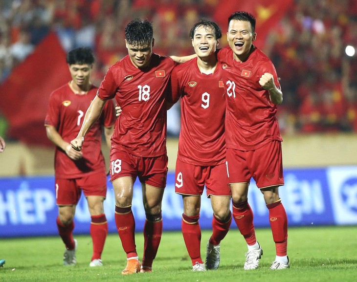 Tuyển Việt Nam luôn vào chung kết ASEAN Cup khi thắng tuyển Lào ở trận ra quân - Ảnh: HOÀNG TÙNG