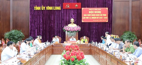  Tổ thảo luận do đồng chí Đặng Văn Chính- Phó Chủ tịch Thường trực UBND tỉnh chủ trì.