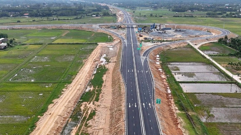 Một đoạn tuyến đường cao tốc Quảng Ngãi-Hoài Nhơn.
