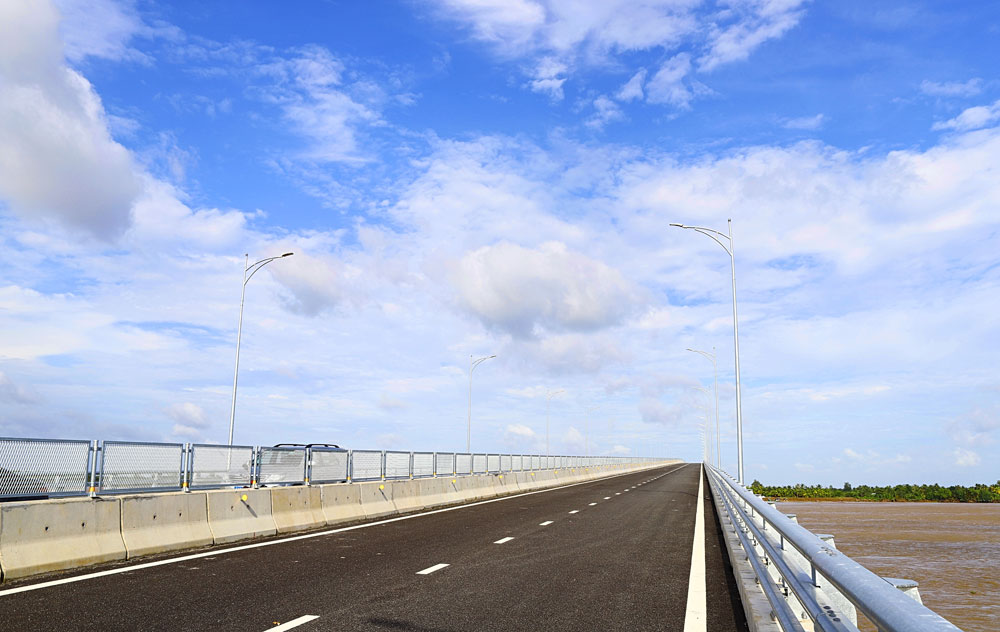 Cầu Đại Ngãi 2 cơ bản đúng tiến độ, tạo không khí vui tươi, phấn khởi cho toàn thể cán bộ, công nhân viên của các liên danh nhà thầu.

