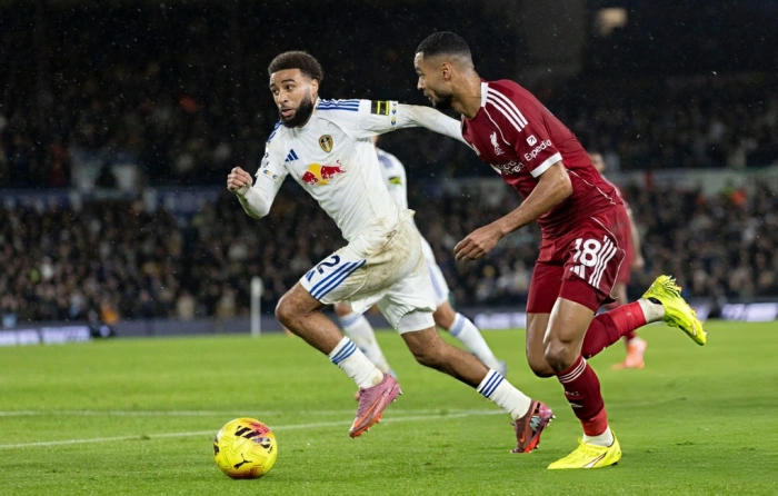 Liverpool đánh rơi chiến thắng trước Leeds ở phút 96