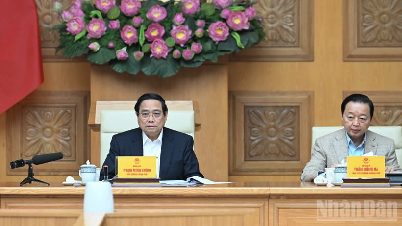 Thủ tướng Chính phủ Phạm Minh Chính chủ trì cuộc họp bàn giải pháp đẩy nhanh tiến độ triển khai Chiến dịch Quang Trung thần tốc xây dựng, sửa chữa nhà ở cho nhân dân. (Ảnh: Trần Hải)