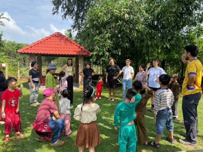 Mang tiếng Anh về làng, chàng trai xứ Quảng mở lối sinh kế cho người dân