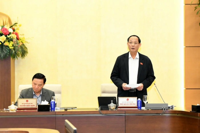 Thông qua Nghị quyết quy định về tiếp công dân, xử lý đơn, thư khiếu nại, tố cáo