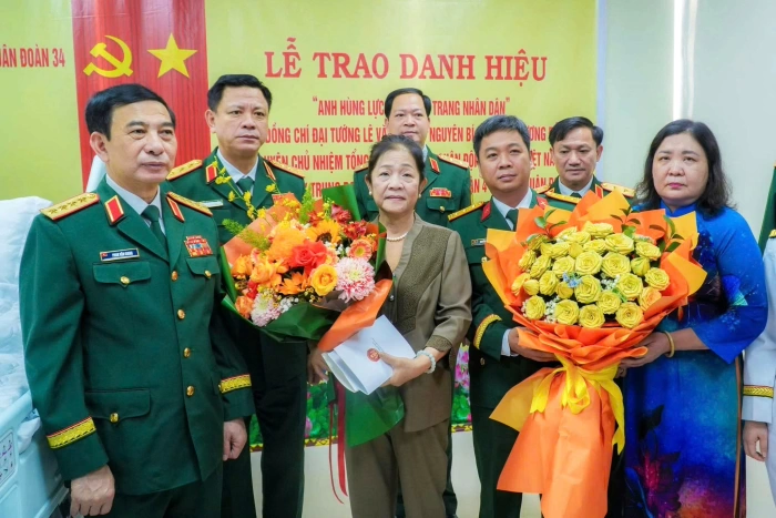 Trao tặng danh hiệu Anh hùng Lực lượng vũ trang nhân dân cho Đại tướng Lê Văn Dũng 