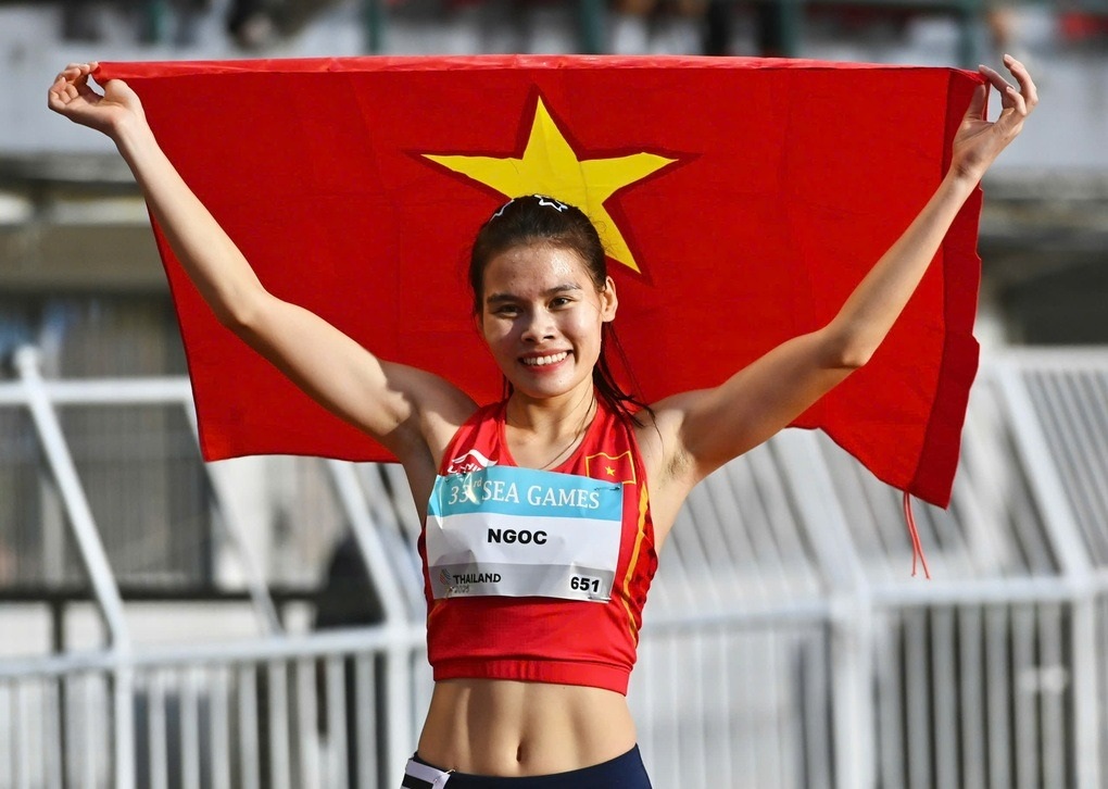 Nguyễn Thị Ngọc giành HCV điền kinh nội dung 400m nữ (Ảnh: Hải Long).