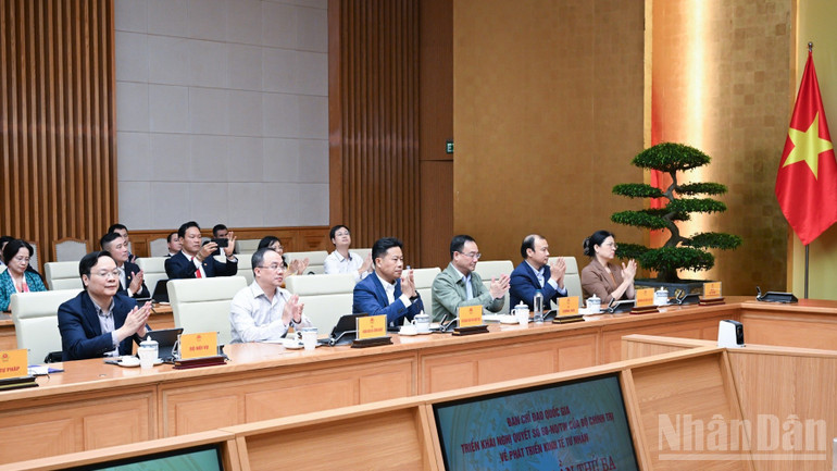 Các đại biểu tham dự phiên họp. (Ảnh: TRẦN HẢI)