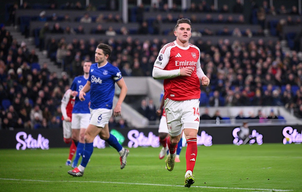 Gyokeres ăn mừng sau khi sút 11m thành công (Ảnh: Getty).