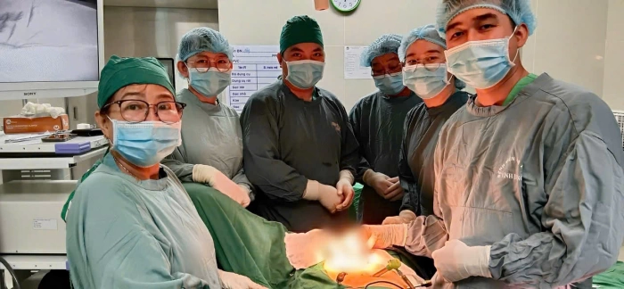 Tưởng rối loạn tiêu hóa, đi khám phát hiện khối u ruột và ung thư đại tràng