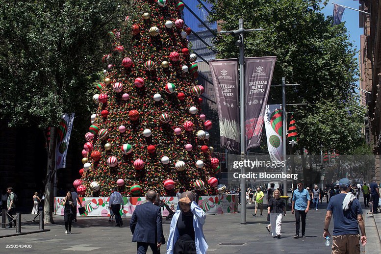 Cây thông Noel ở Quảng trường Martin Place, Sydney.