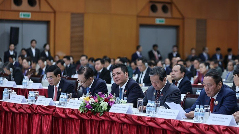 Lãnh đạo các bộ, ngành Việt Nam tham dự Hội nghị Xúc tiến đầu tư Việt Nam - Lào. (Ảnh: VGP/Nhật Bắc)