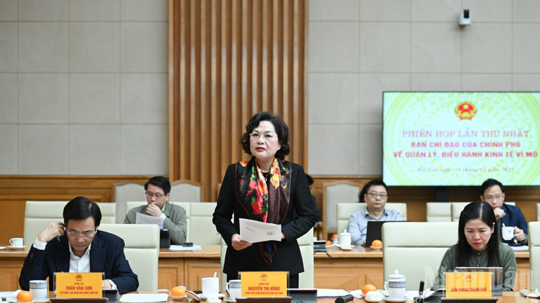 Thống đốc Ngân hàng Nhà nước Việt Nam Nguyễn Thị Hồng phát biểu ý kiến tại phiên họp. (Ảnh: TRẦN HẢI)