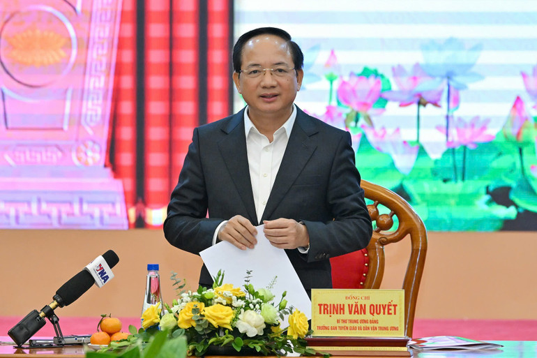 Đồng chí Trịnh Văn Quyết nêu rõ, công tác thông tin, tuyên truyền cần làm nổi bật tầm vóc chính trị, lịch sử và chiến lược của Đại hội XIV của Đảng. (Ảnh: THỦY NGUYÊN)