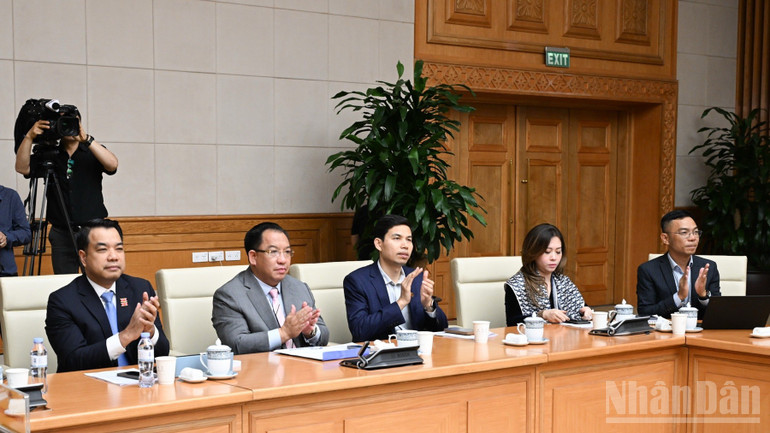 Các đại biểu tham dự phiên họp. (Ảnh: TRẦN HẢI)