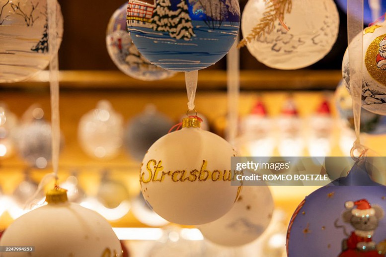 Chợ Giáng sinh Strasbourg là điểm đến quen thuộc của nhiều du khách Đức, nhờ vị trí giáp biên giới. Nhiều gia đình Đức từ các thành phố lân cận như Kehl năm nào cũng sang Strasbourg để hòa mình vào không khí lễ hội.