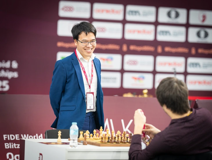 Giải cờ chớp thế giới 2025: Lê Quang Liêm đánh bại Vua cờ Gukesh D; Khương Duy gây chấn động