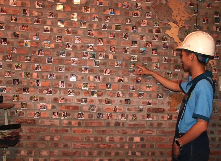 Với anh Hà, mỗi tình nguyện viên đều giống như một viên gạch xây nên trang trại - Ảnh: THANH THÙY