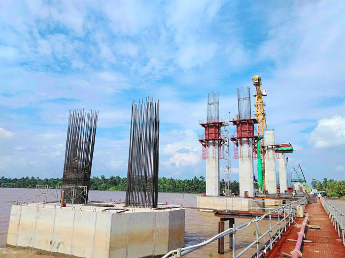 Dự án cầu Đại Ngãi trên tuyến QL60 nối liền tỉnh Vĩnh Long và TP Cần Thơ, hiện đã hoàn thành công tác giải phóng mặt bằng và tổ chức bàn giao 100% mặt bằng thi công cho chủ đầu tư và nhà thầu thi công.

