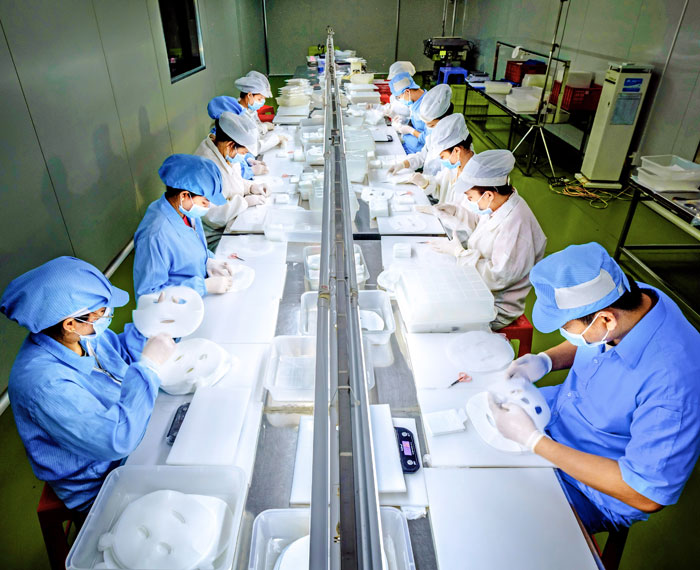 Nguồn nhân lực chất lượng cao là một trong những yếu tố nâng cao hiệu quả hoạt động và sức cạnh tranh của doanh nghiệp. Ảnh: TRUNG HIẾU

