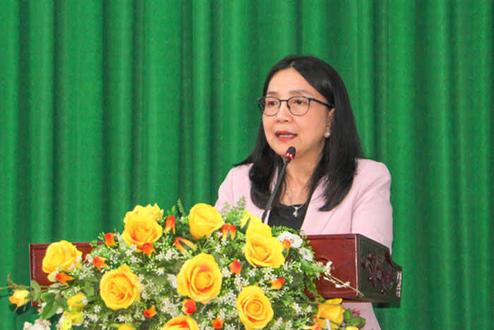 Giám đốc Sở Y tế- Hồ Thị Thu Hằng cho biết, hội nghị đối thoại là dịp để lãnh đạo ngành lắng nghe
các đề xuất, đóng góp ý kiến để hoạt động của ngành ngày càng hiệu quả hơn sau giai đoạn sáp nhập.

