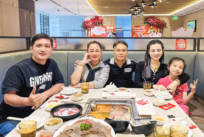 Không khí sum họp bên những người thân yêu luôn mang đến một niềm tin, động lực tích cực để bước tiếp trong năm mới.

