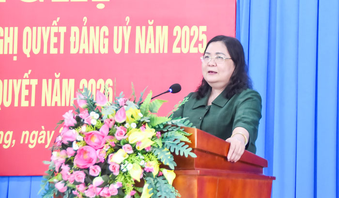 Đồng chí Hồ Thị Hoàng Yến- Phó Bí thư Thường trực Tỉnh ủy phát biểu chỉ đạo tại hội nghị tổng kết tình hình thực hiện Nghị quyết năm 2025 tại Đảng ủy xã Nhị Long.

