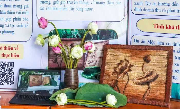 Sản phẩm tranh nghệ thuật từ lục bình của dự án Mộc Liên.

