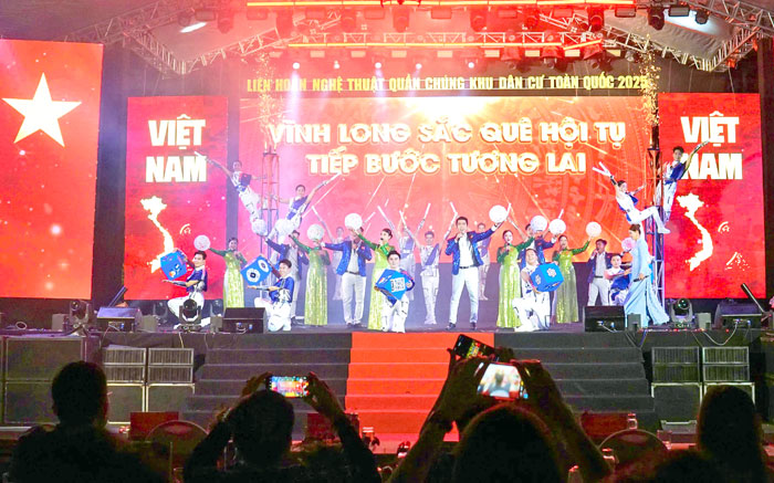 Sự kết nối giữa văn hóa- du lịch- kinh tế được thúc đẩy mạnh mẽ, giúp ngành công nghiệp văn hóa phát triển.

