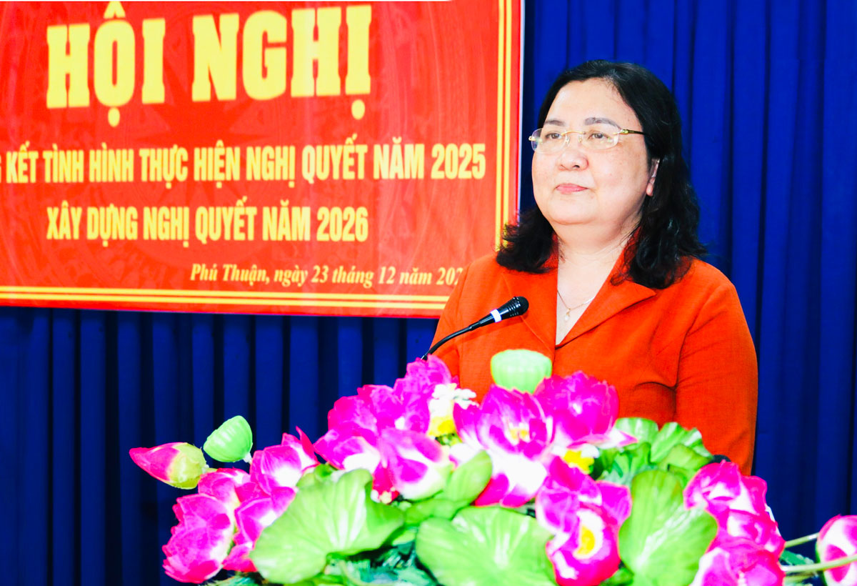 Phó Bí thư Thường trực Tỉnh uỷ- Hồ Thị Hoàng Yến phát biểu tại hội nghị