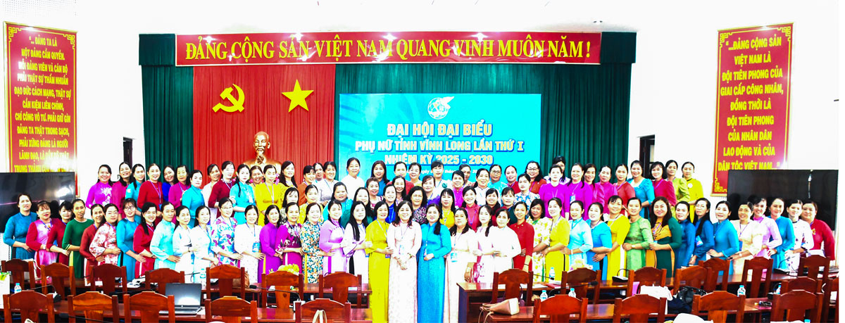 Đại biểu chính thức (khu vực Bến Tre cũ) tham dự thảo luận phiên họp trù bị tại phường An Hội.