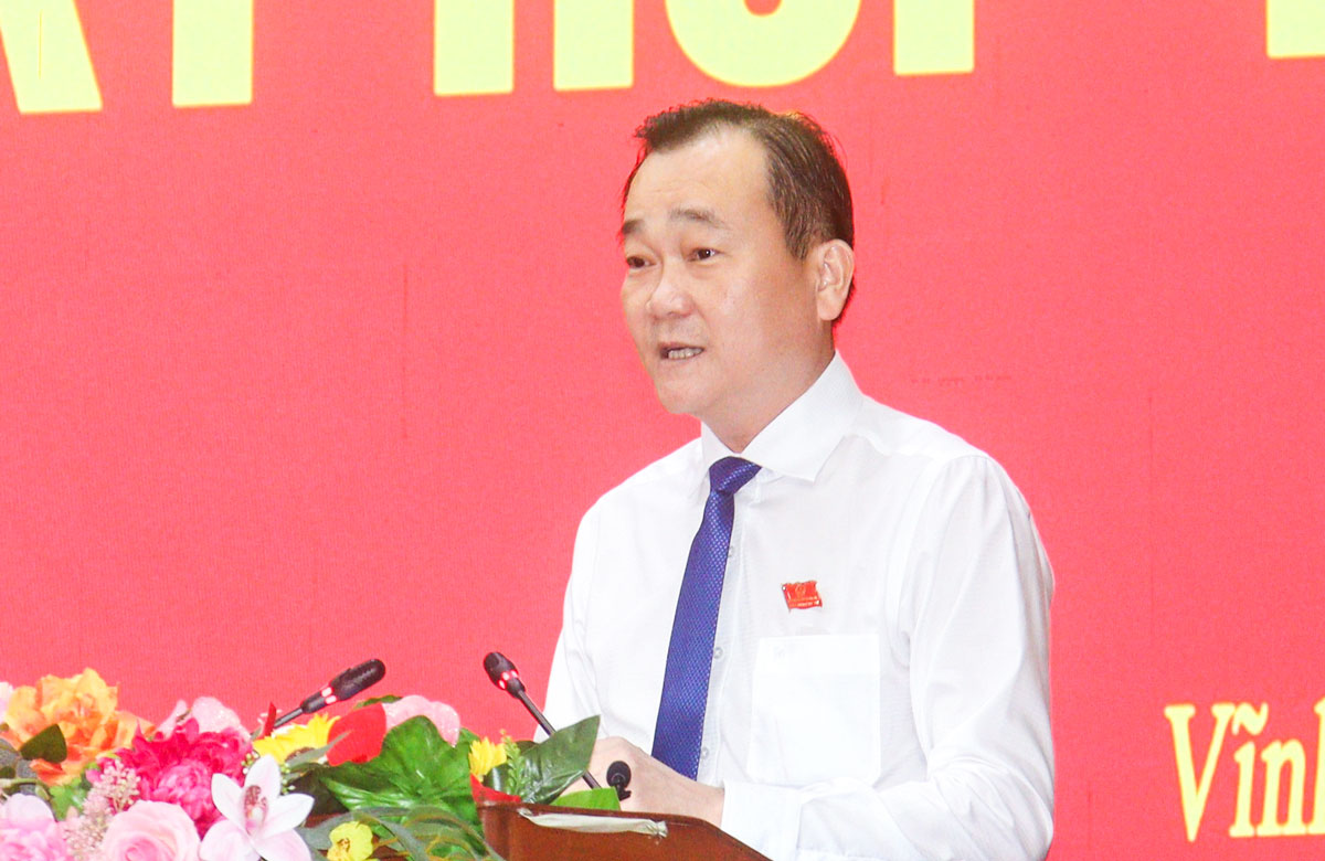 Đồng chí Nguyễn Minh Dũng- Phó Bí thư Tỉnh ủy, Chủ tịch HĐND tỉnh phát biểu khai mạc kỳ họp.