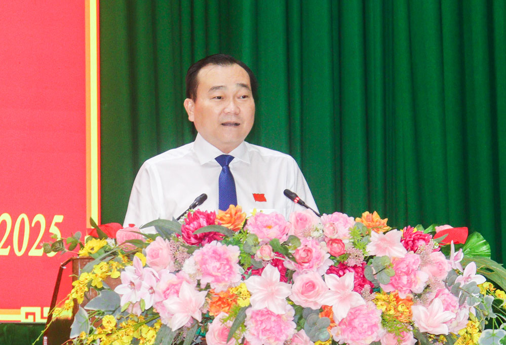 Đồng chí Nguyễn Minh Dũng- Phó Bí thư Tỉnh ủy, Chủ tịch HĐND tỉnh gợi mở nội dung thảo luận.