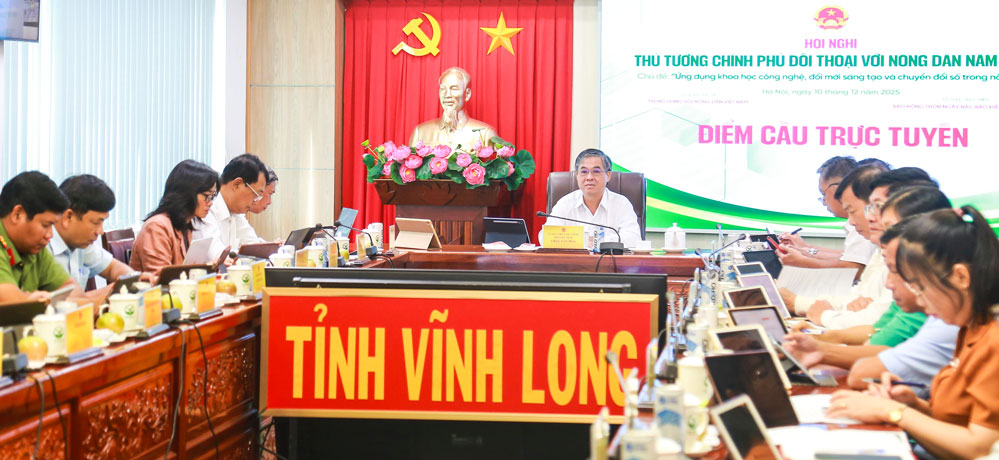 Đại biểu dự hội nghị tại điểm cầu Vĩnh Long.