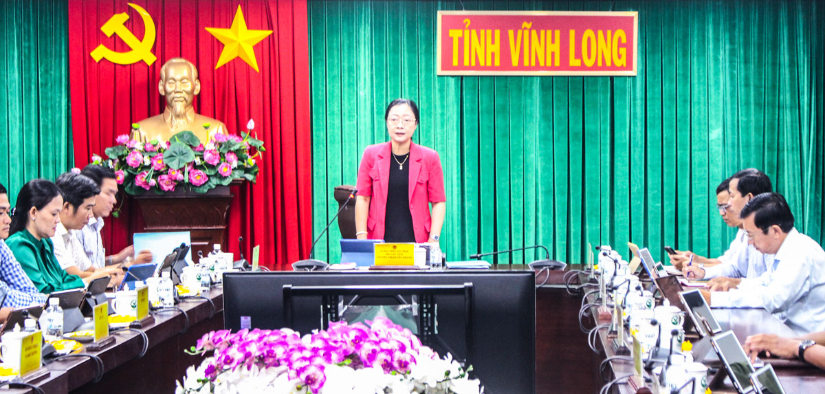 Phó Chủ tịch UBND tỉnh- Nguyễn Thị Quyên Thanh chủ trì và phát biểu tại cuộc họp.