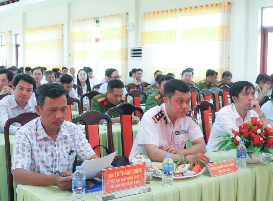 Đại biểu tham dự hội nghị.