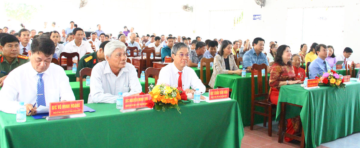 Các đại biểu tham dự lễ công bố.