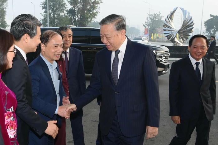 [Ảnh] Tổng Bí thư Tô Lâm tham quan không gian trưng bày sách, triển lãm ảnh và thành tựu chuyển đổi số trong báo chí