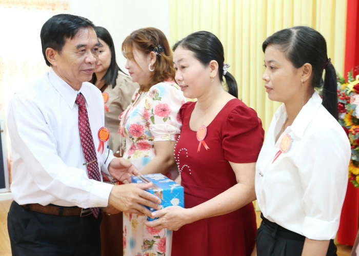 Tuyên dương 108 gia đình thực hiện tốt chính sách dân số