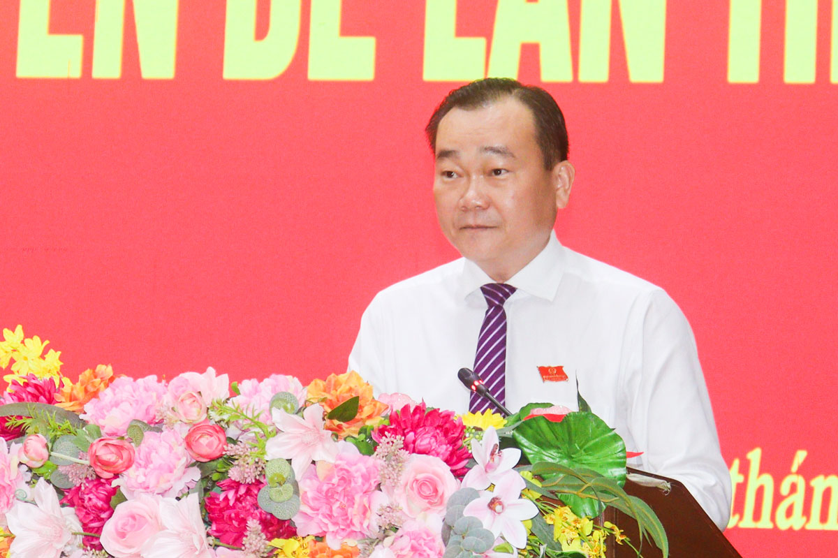 Đồng chí Nguyễn Minh Dũng – Phó Bí thư Tỉnh ủy, Chủ tịch HĐND tỉnh phát biểu khai mạc kỳ họp.