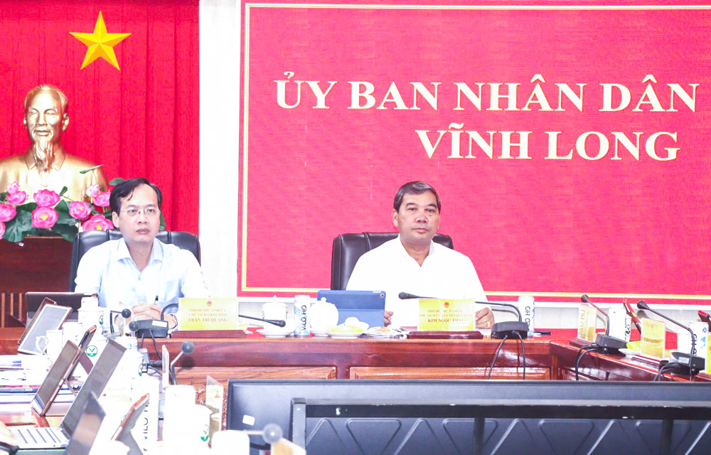 Đồng chí Trần Trí Quang- Phó Bí thư Tỉnh ủy, Chủ tịch UBND tỉnh; đồng chí Kim Ngọc Thái- Phó Bí thư Tỉnh ủy, Chủ tịch Ủy ban MTTQ Việt Nam tỉnh tham dự hội nghị tại điểm cầu tỉnh Vĩnh Long.