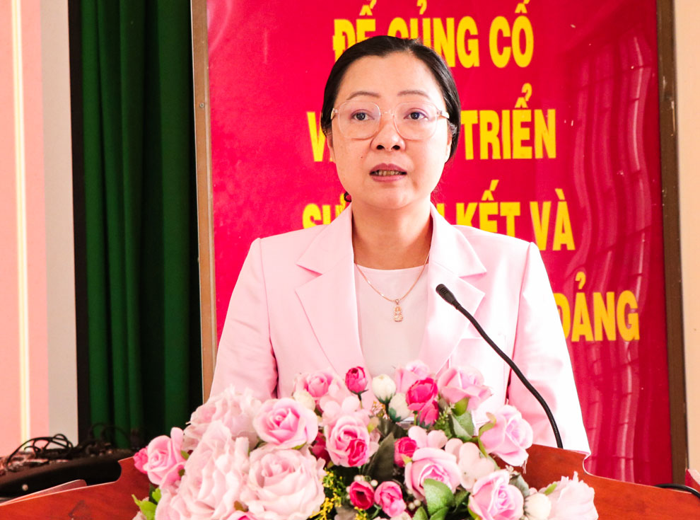 Đồng chí Nguyễn Thị Quyên Thanh- Tỉnh ủy viên, Phó Chủ tịch UBND tỉnh phát biểu chỉ đạo hội nghị.