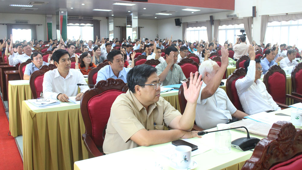 Các đại biểu biểu quyết thống nhất thỏa thuận về cơ cấu, thành phần, số lượng người ứng cử.