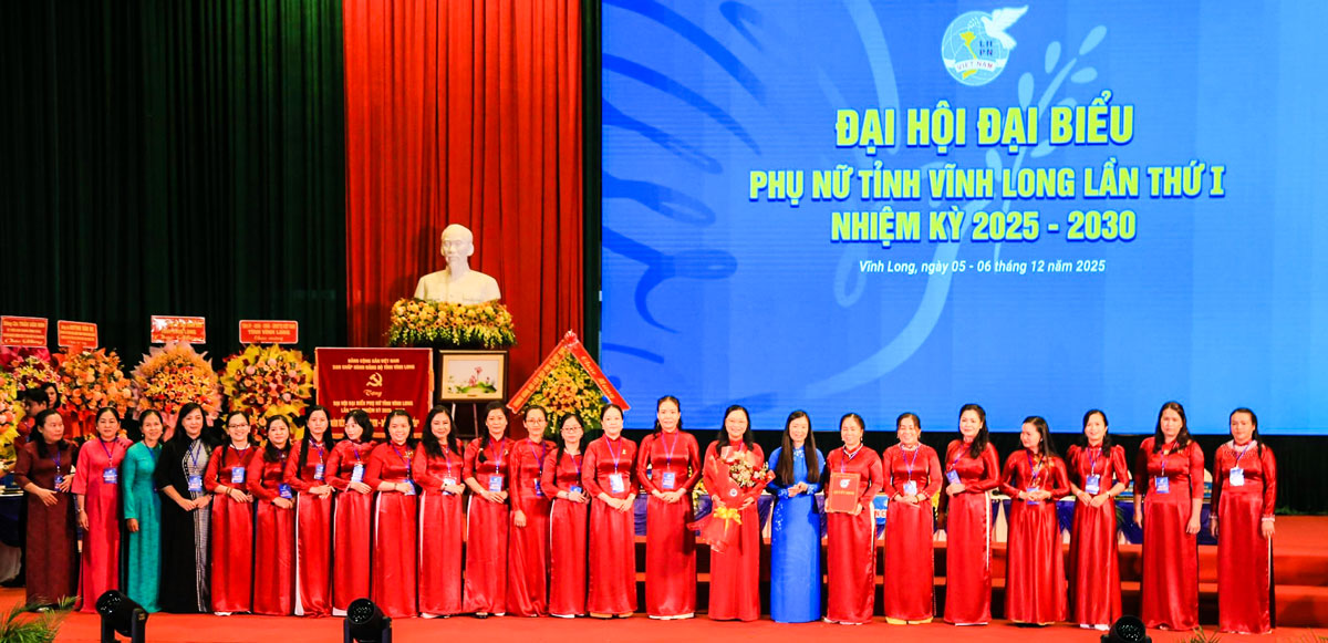 Đoàn đại biểu tỉnh dự Đại hội đại biểu Phụ nữ toàn quốc lần thứ XIV.