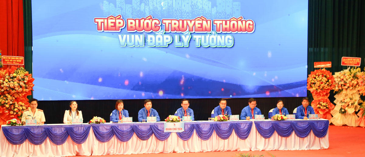 Đoàn Chủ tịch điều hành Đại hội.