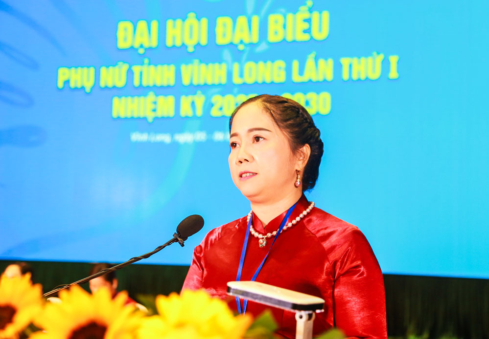 Chủ tịch Hội LHPN tỉnh Vĩnh Long- Nguyễn Thị Kim Thoa phát biểu khai mạc Đại hội.