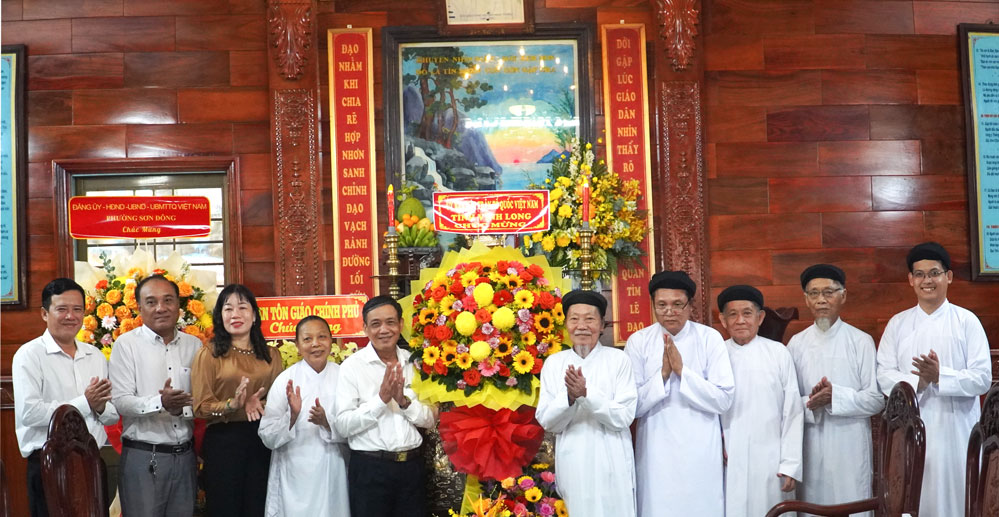Phó Chủ tịch Ủy ban MTTQ Việt Nam tỉnh- Kiên Banh làm trưởng đoàn đến thăm, chúc mừng Hội thánh Cao Đài Ban Chỉnh đạo.

