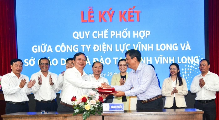 Điện lực Vĩnh Long và Sở Giáo dục và Đào tạo ký kết quy chế phối hợp sử dụng điện an toàn, tiết kiệm