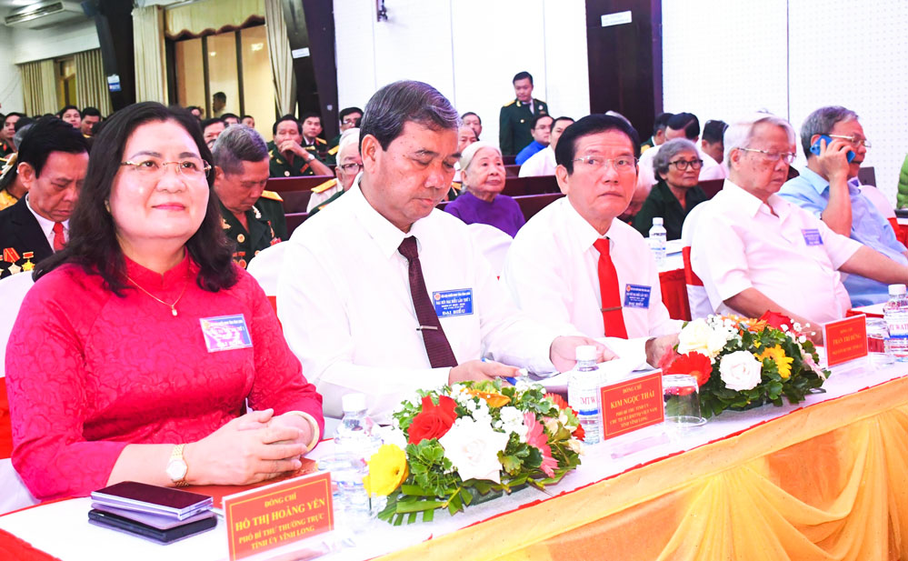 Phó Bí thư Thường trực Tỉnh ủy- Hồ Thị Hoàng Yến cùng đại biểu tham dự đại hội.