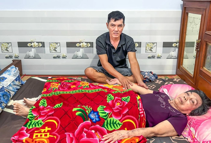 Bị té sụp đốt sống lưng, bà Năm cần được giúp đỡ